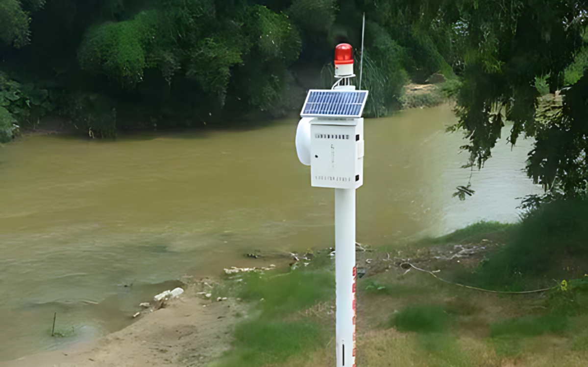 اقتناء وتركيب معدات القياس والاتصال بالراديو بغرض الحماية من الفيضانات في أبي رقراق 