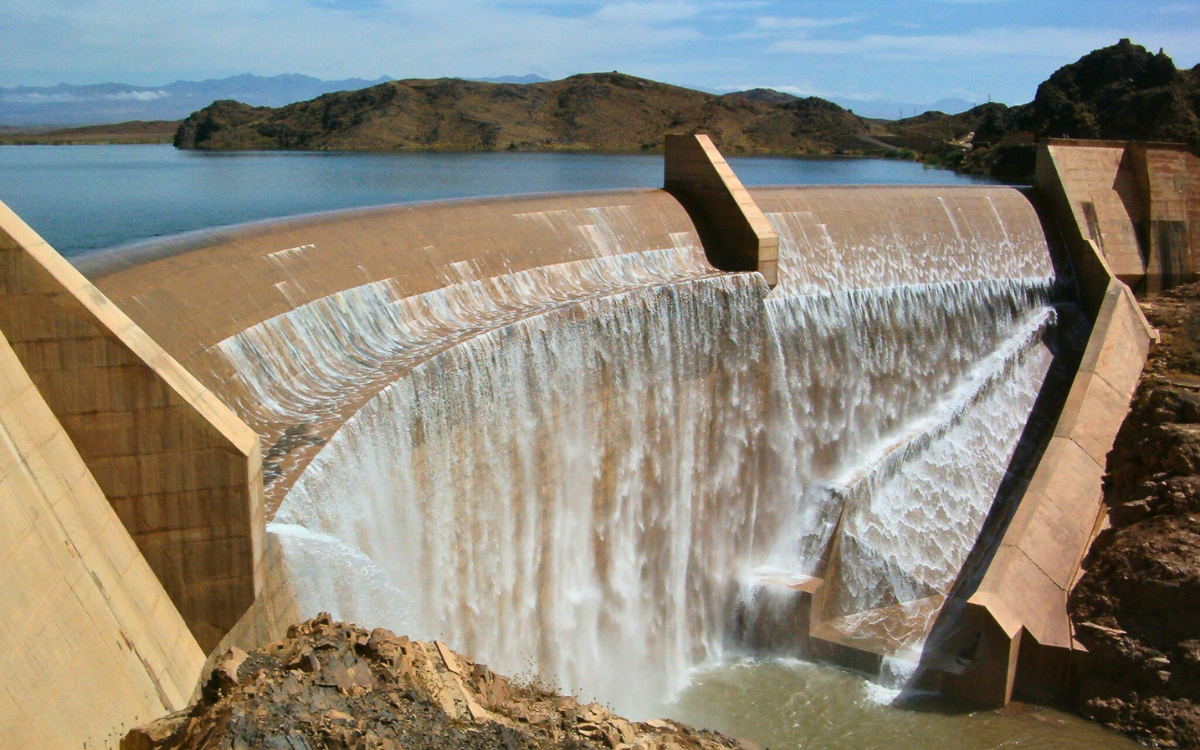 وزير الفلاحة: حقينة السدود الموجهة لأغراض فلاحية بلغت 5,2 مليار م³ بنسبة ملء تناهز 37%  