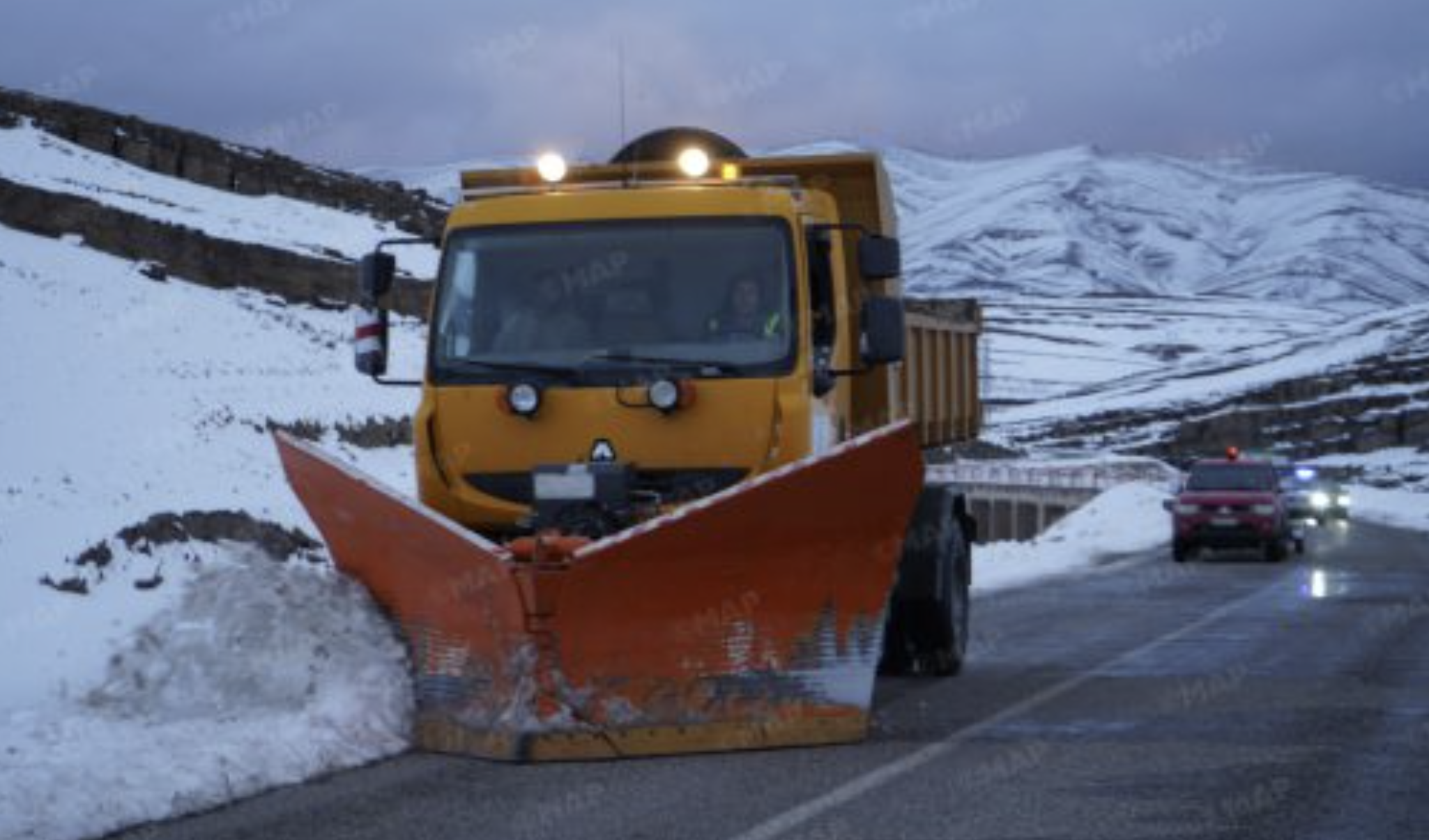 إقليم ميدلت.. تعبئة قوية لإزاحة الثلوج ومواجهة سوء الأحوال الجوية