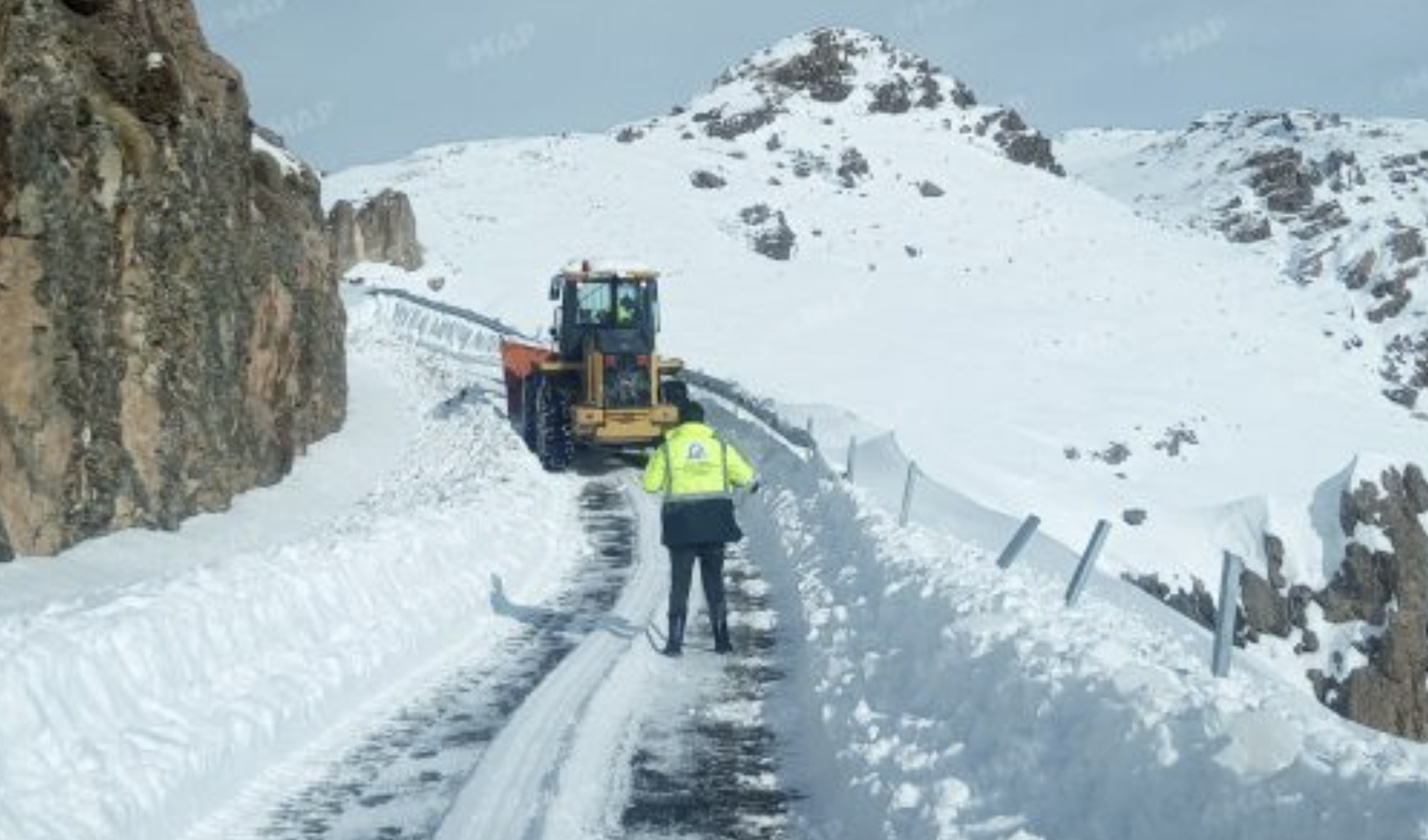 إقليم تنغير.. إجراءات استباقية لإزاحة الثلوج ومواجهة تداعيات التقلبات الجوية القوية