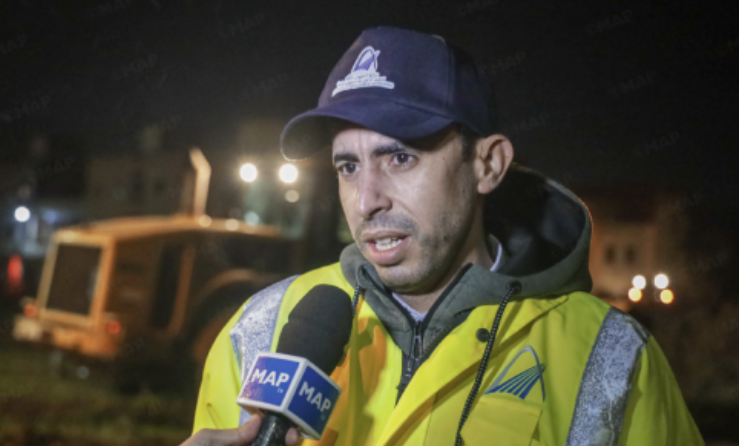 نتيجة ارتفاع منسوب وادي اللوكوس.. الجهود متواصلة لحماية الأحياء السكنية المهددة بالفيضانات في القصر الكبير 