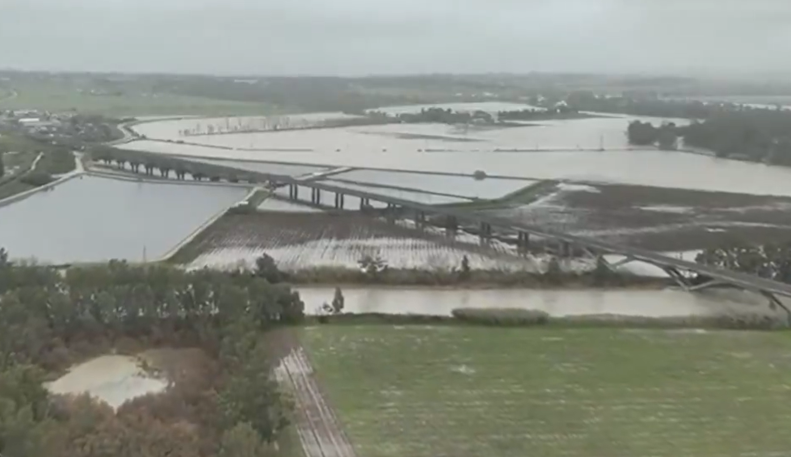 فيضانات قوية تجتاح عدة مدن بإسبانيا وسط إجلاء مئات الأشخاص من المناطق المهددة