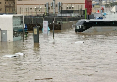 الأحوال الجوية بالسعودية.. أمطار غزيرة وسيول تجتاح مكة والمدينة المنورة