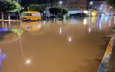 بعد ثلاث ساعات من الأمطار الغزيرة.. فيضانات مفاجئة تغمر عدة مناطق بالناظور 