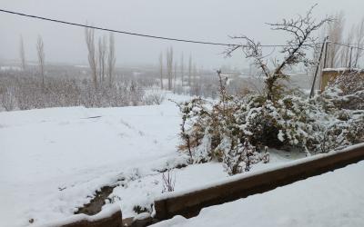 تساقطات ثلجية كثيفة تكسو عدة مرتفعات جبلية في إقليم ميدلت